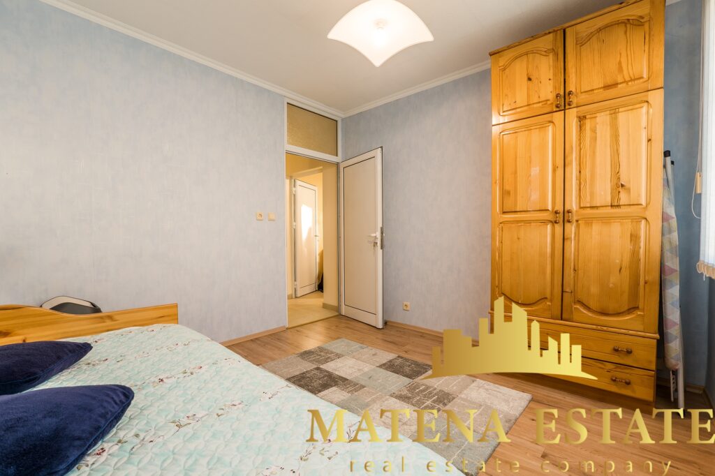 Продава се обзаведен тристаен апартамент , София, ж.к. Овча купел 1