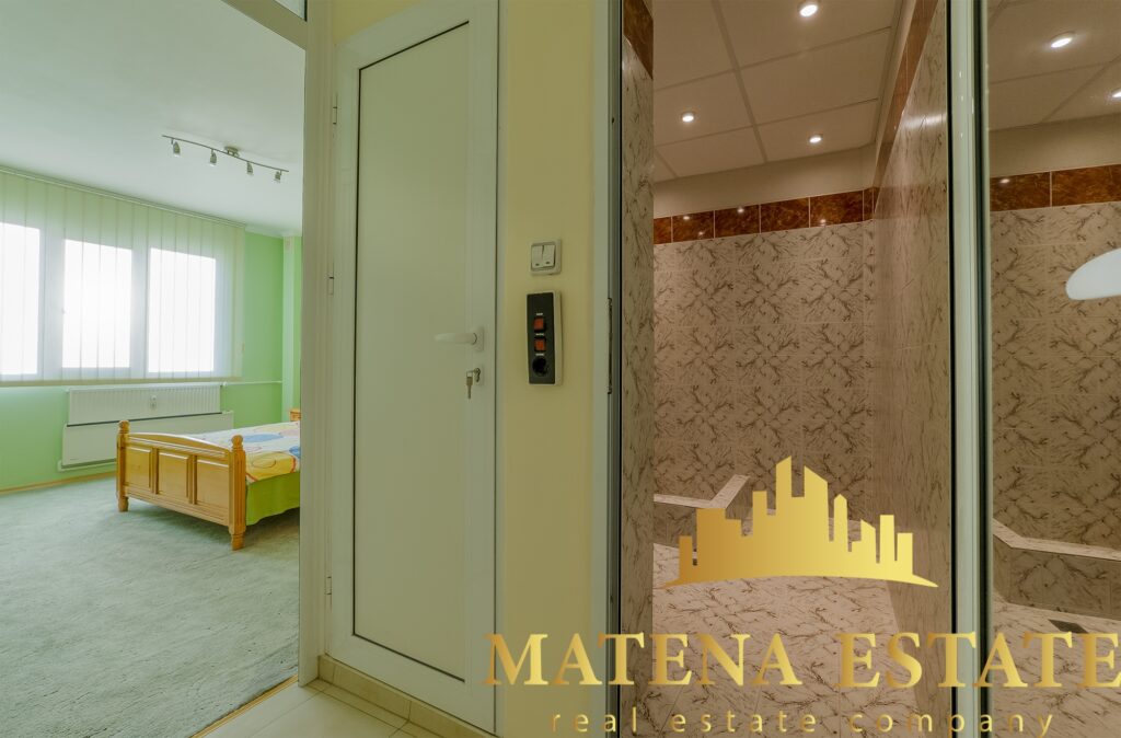 Продава се обзаведен тристаен апартамент , София, ж.к. Овча купел 1