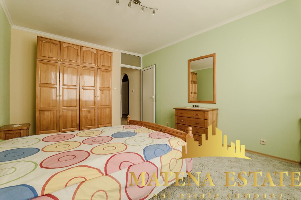 Продава се обзаведен тристаен апартамент , София, ж.к. Овча купел 1