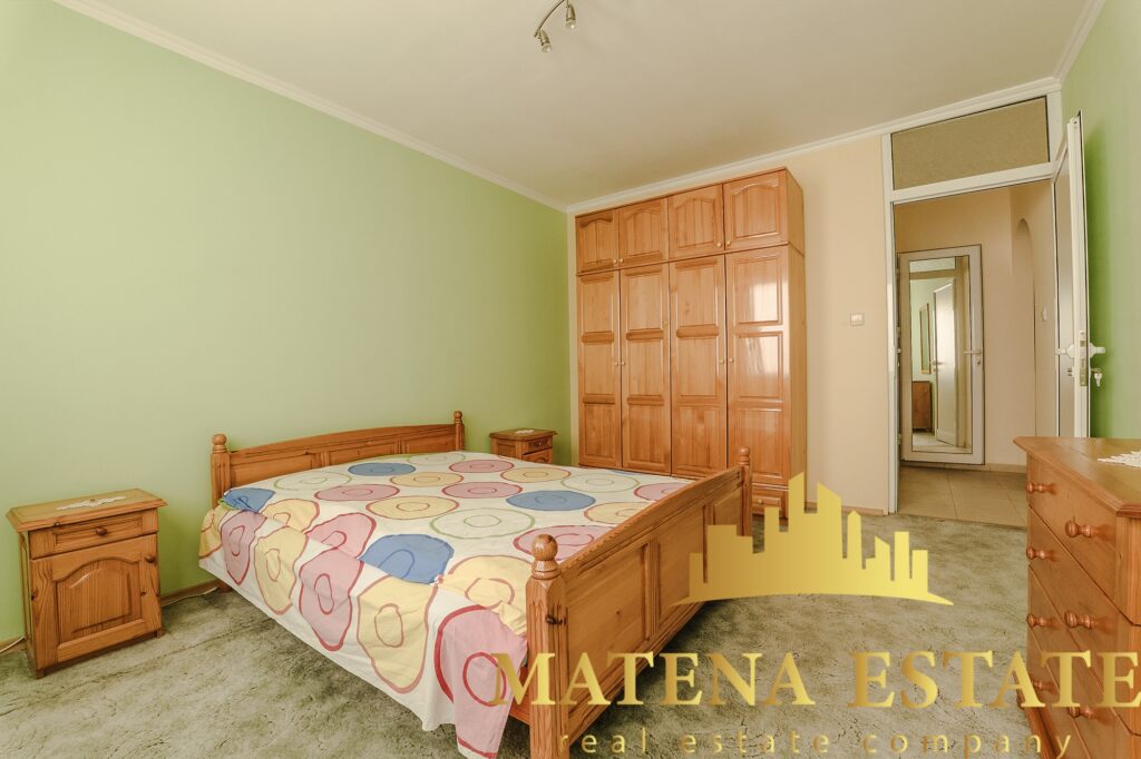 Продава се обзаведен тристаен апартамент , София, ж.к. Овча купел 1