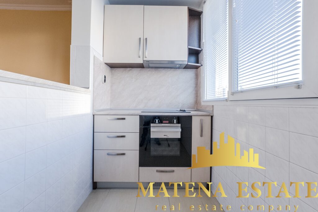 Продава се обзаведен тристаен апартамент , София, ж.к. Овча купел 1