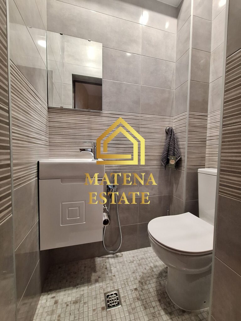 Тристаен апартамент под наем в София, Център