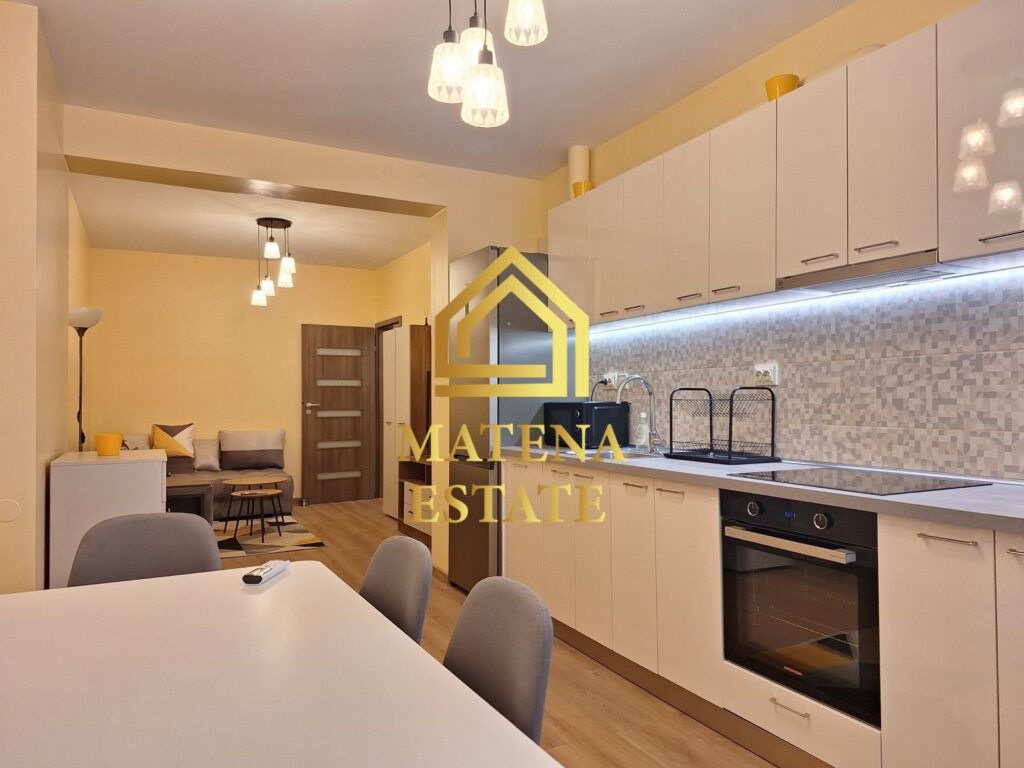 Тристаен апартамент под наем в София, Център