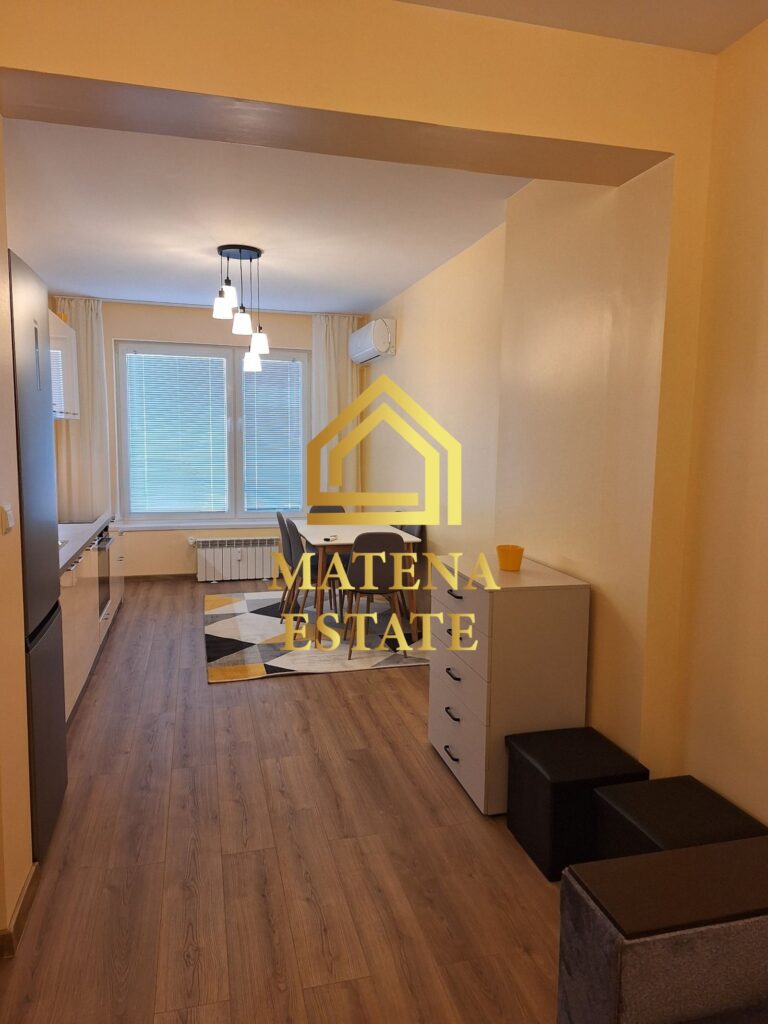 Тристаен апартамент под наем в София, Център