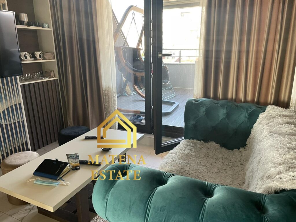 Продава се 90 кв.м. двустаен апартамент