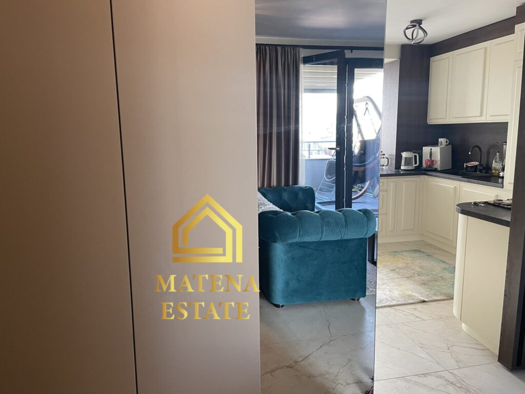 Продава се 90 кв.м. двустаен апартамент