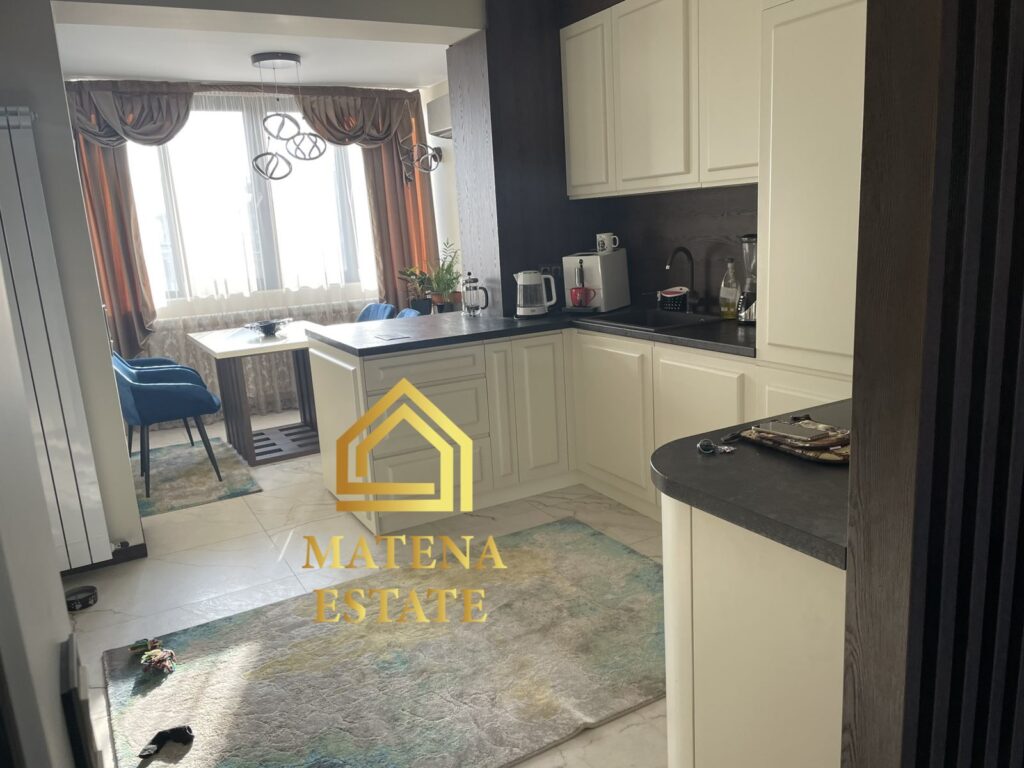 Продава се 90 кв.м. двустаен апартамент