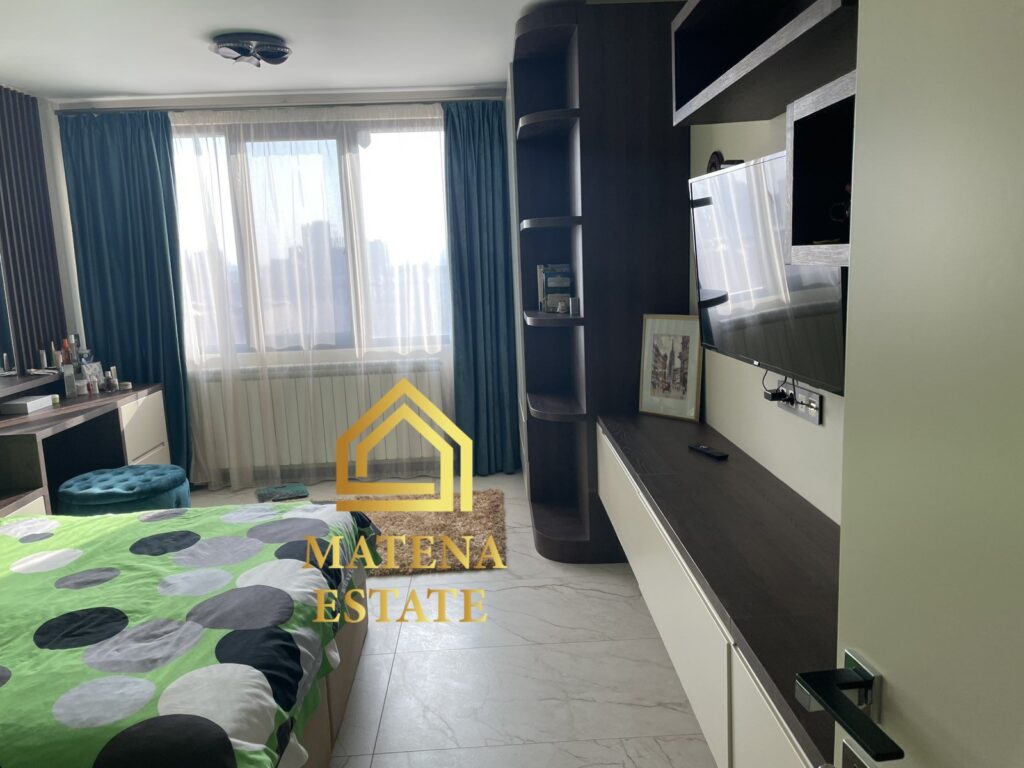 Продава се 90 кв.м. двустаен апартамент