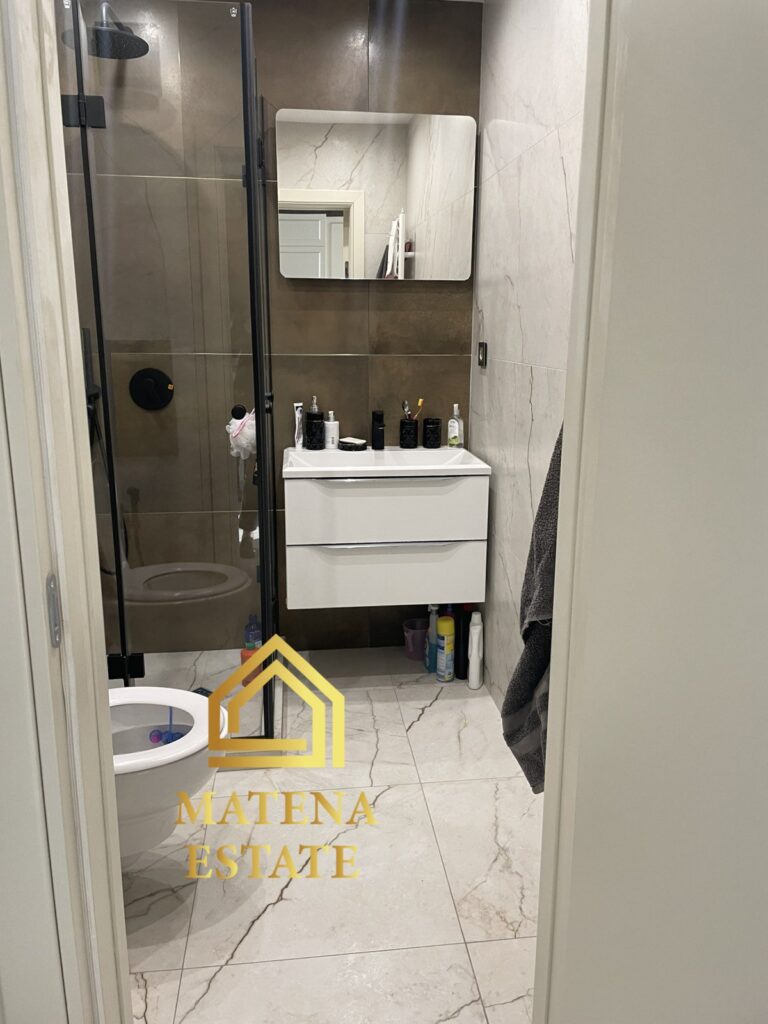 Продава се 90 кв.м. двустаен апартамент