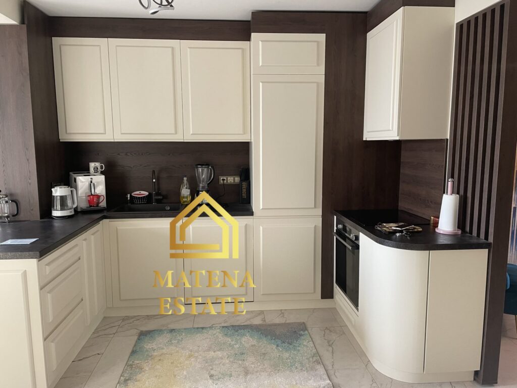 Продава се 90 кв.м. двустаен апартамент