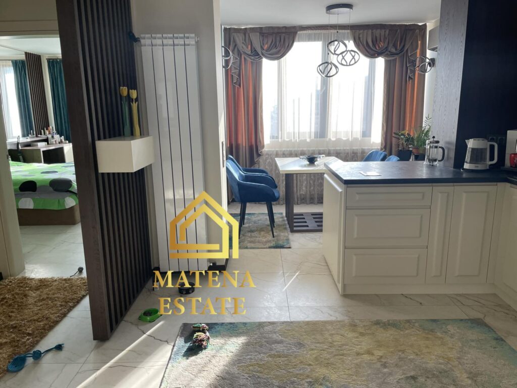 Продава се 90 кв.м. двустаен апартамент