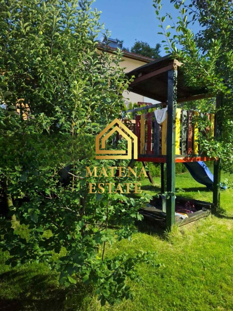 Два етажа от къща за продажба във Владая