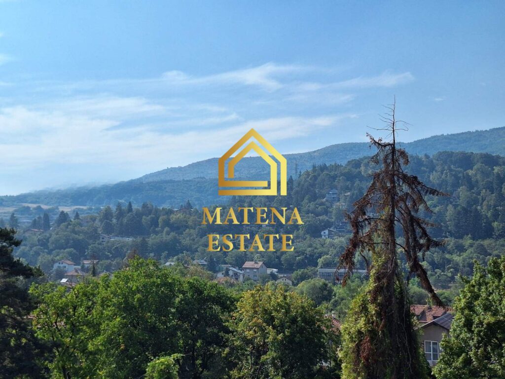 Два етажа от къща за продажба във Владая