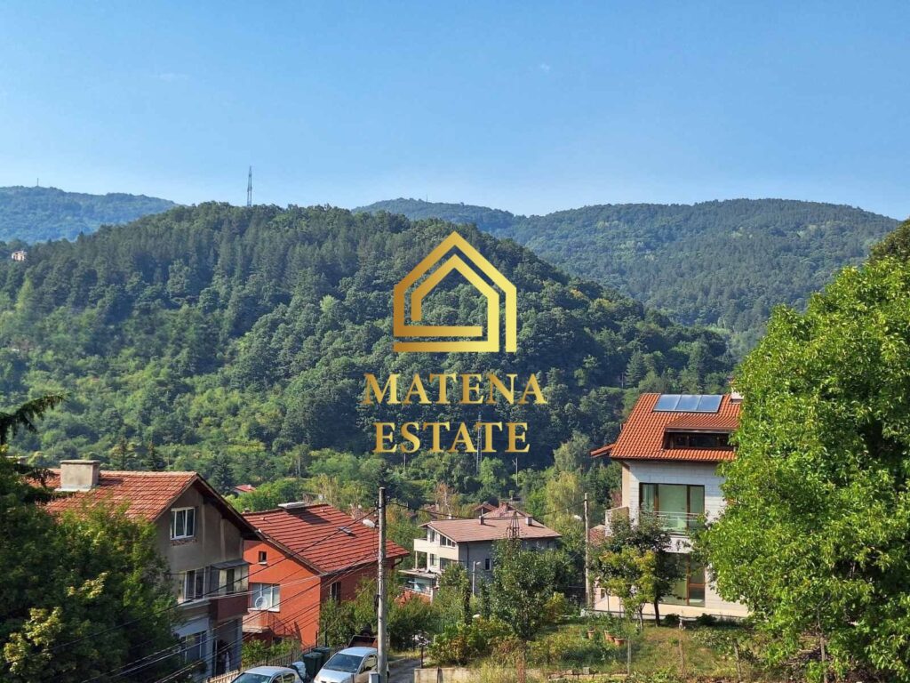 Два етажа от къща за продажба във Владая