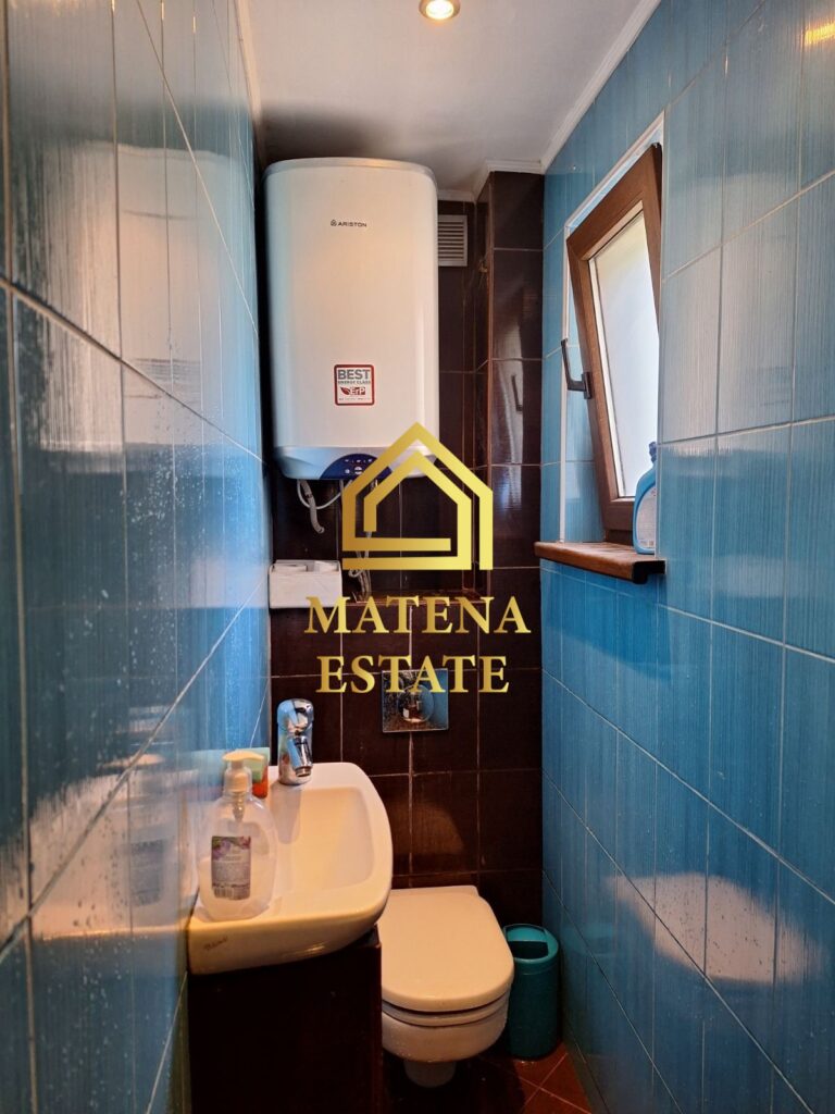 Два етажа от къща за продажба във Владая