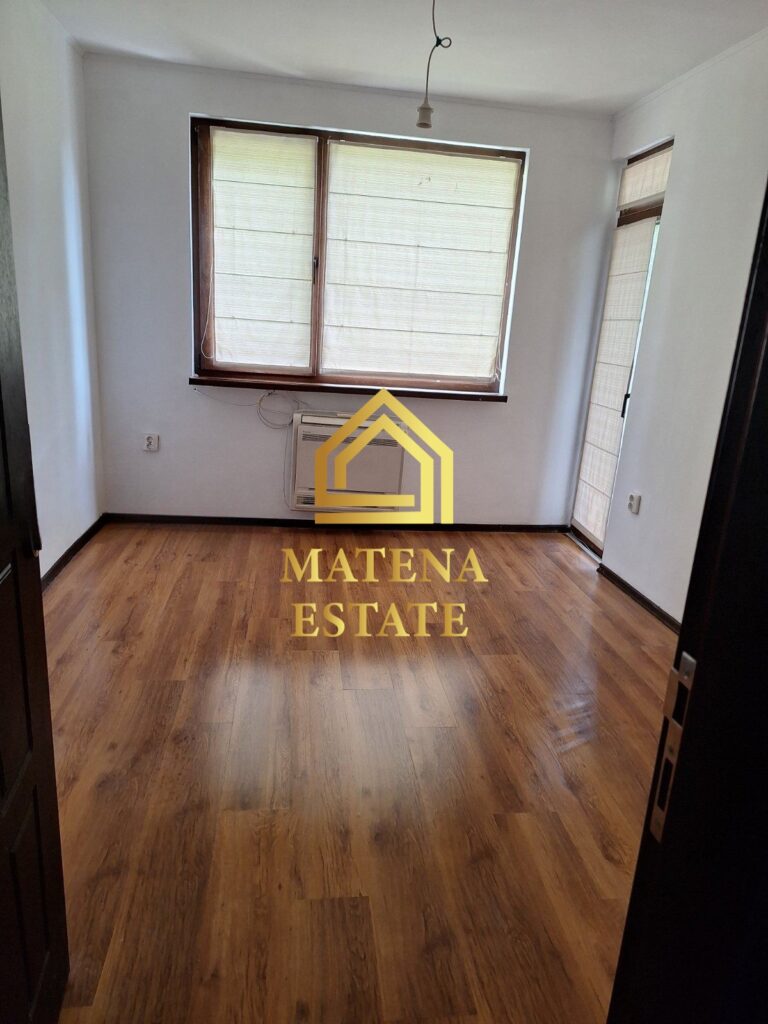 Два етажа от къща за продажба във Владая