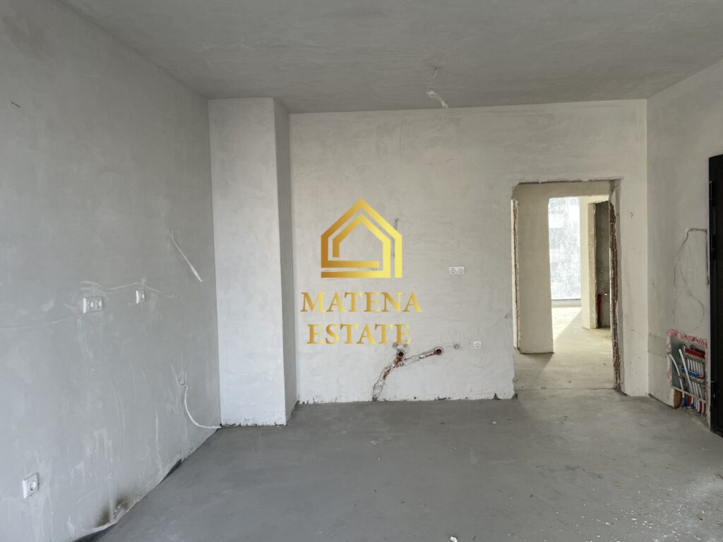 Тристаен апартамент за продажба в кв. Сухата река, София