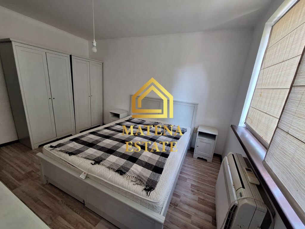 Два етажа от къща за продажба във Владая