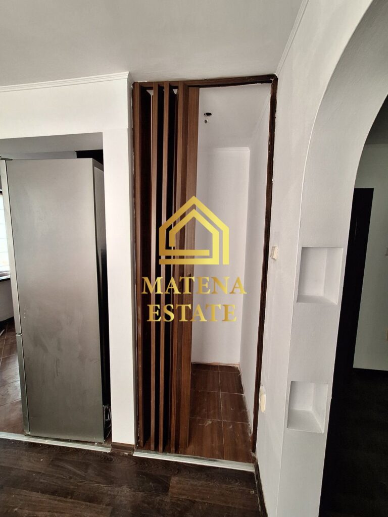 Два етажа от къща за продажба във Владая