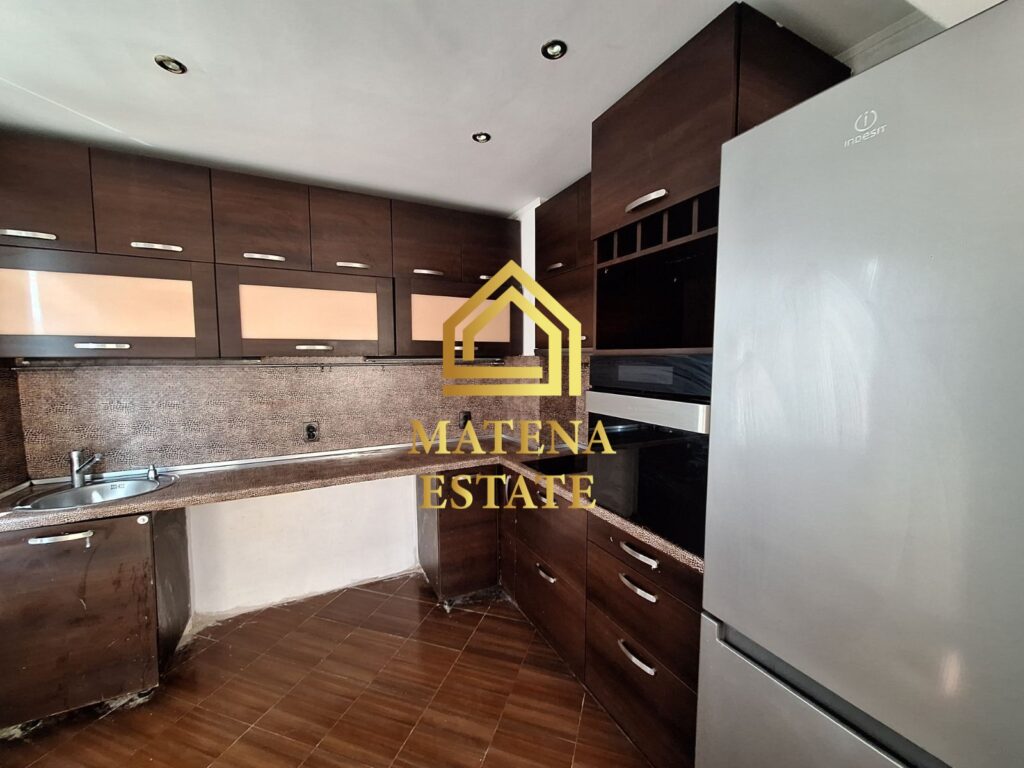 Два етажа от къща за продажба във Владая