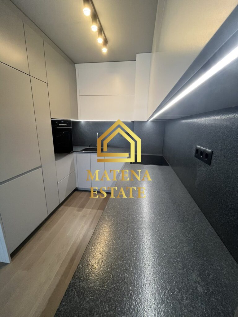 Луксозен тристаен апартамент под наем в кв. Борово, София