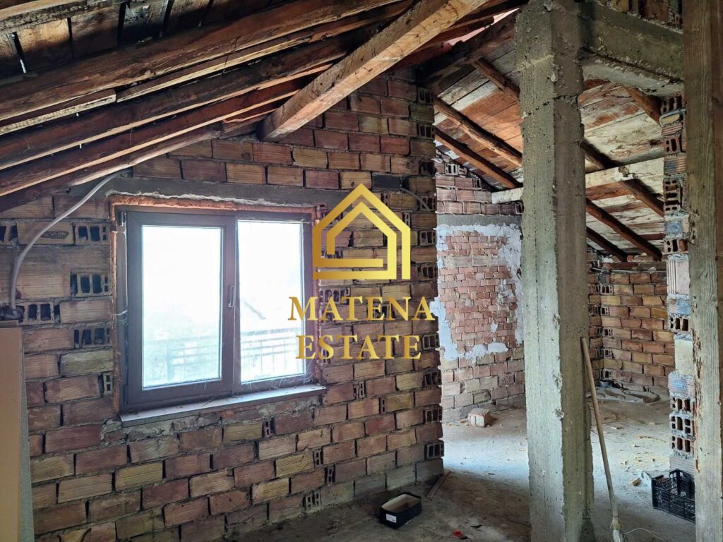 Два етажа от къща за продажба във Владая