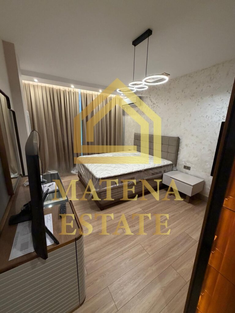 Луксозен тристаен апартамент под наем