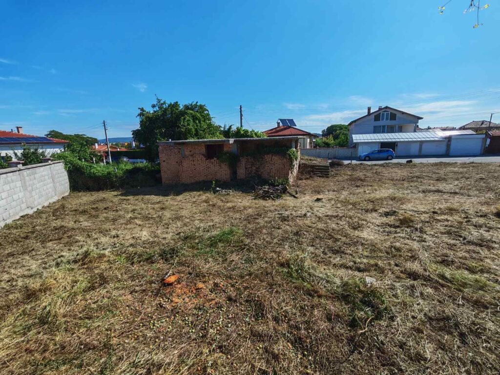 Продаваме Парцел 815 кв.м. във Велики Преслав