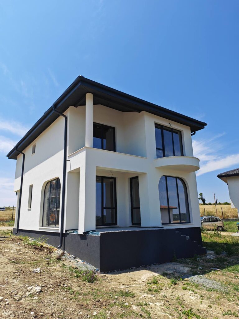 Продаваме двуетажни къщи в село Кичево - Варна