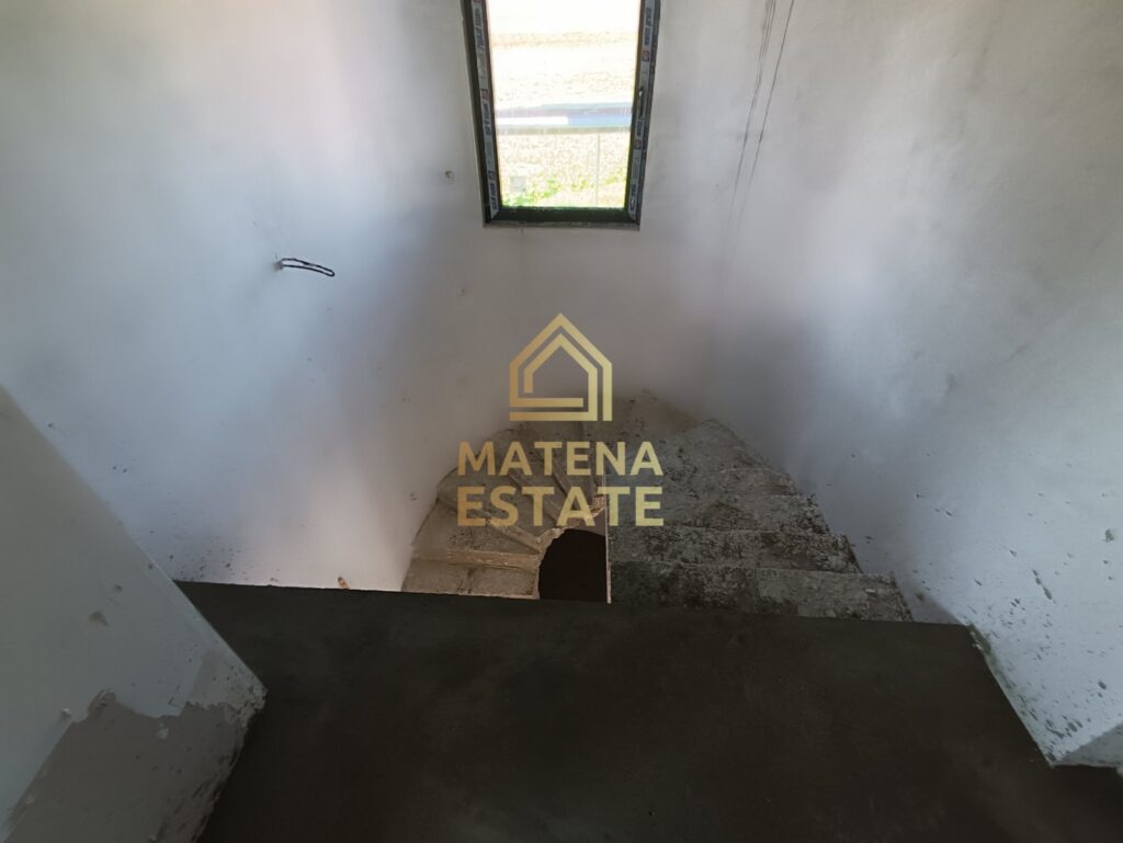 Продаваме двуетажни къщи в село Кичево - Варна