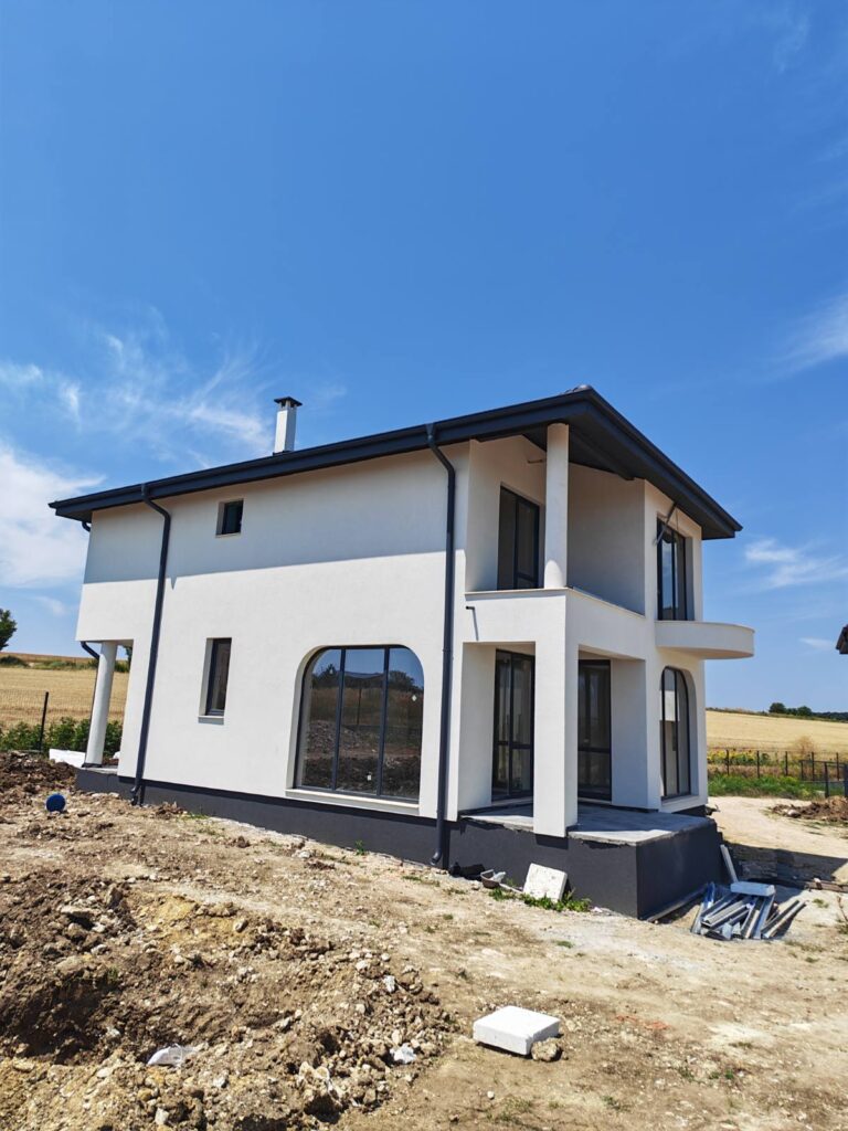 Продаваме двуетажни къщи в село Кичево - Варна
