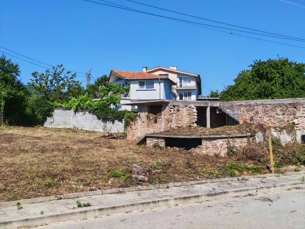 Продаваме Парцел 815 кв.м. във Велики Преслав