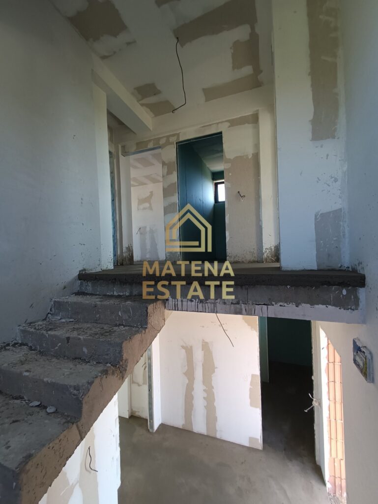 Продаваме двуетажни къщи в село Кичево - Варна