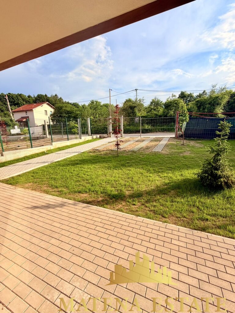 Нова фамилна къща с три спални и двор край Панчарево