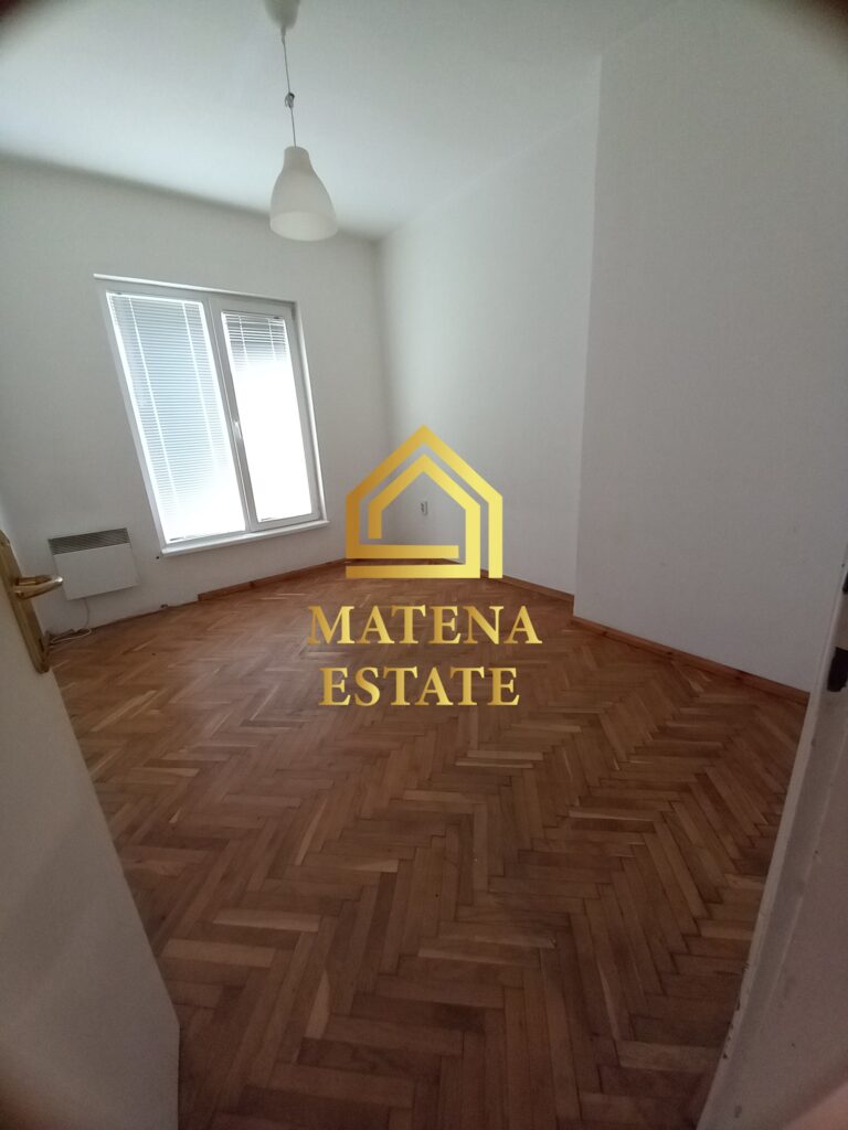 Тристаен апартамент под наем в кв. Оборище, София
