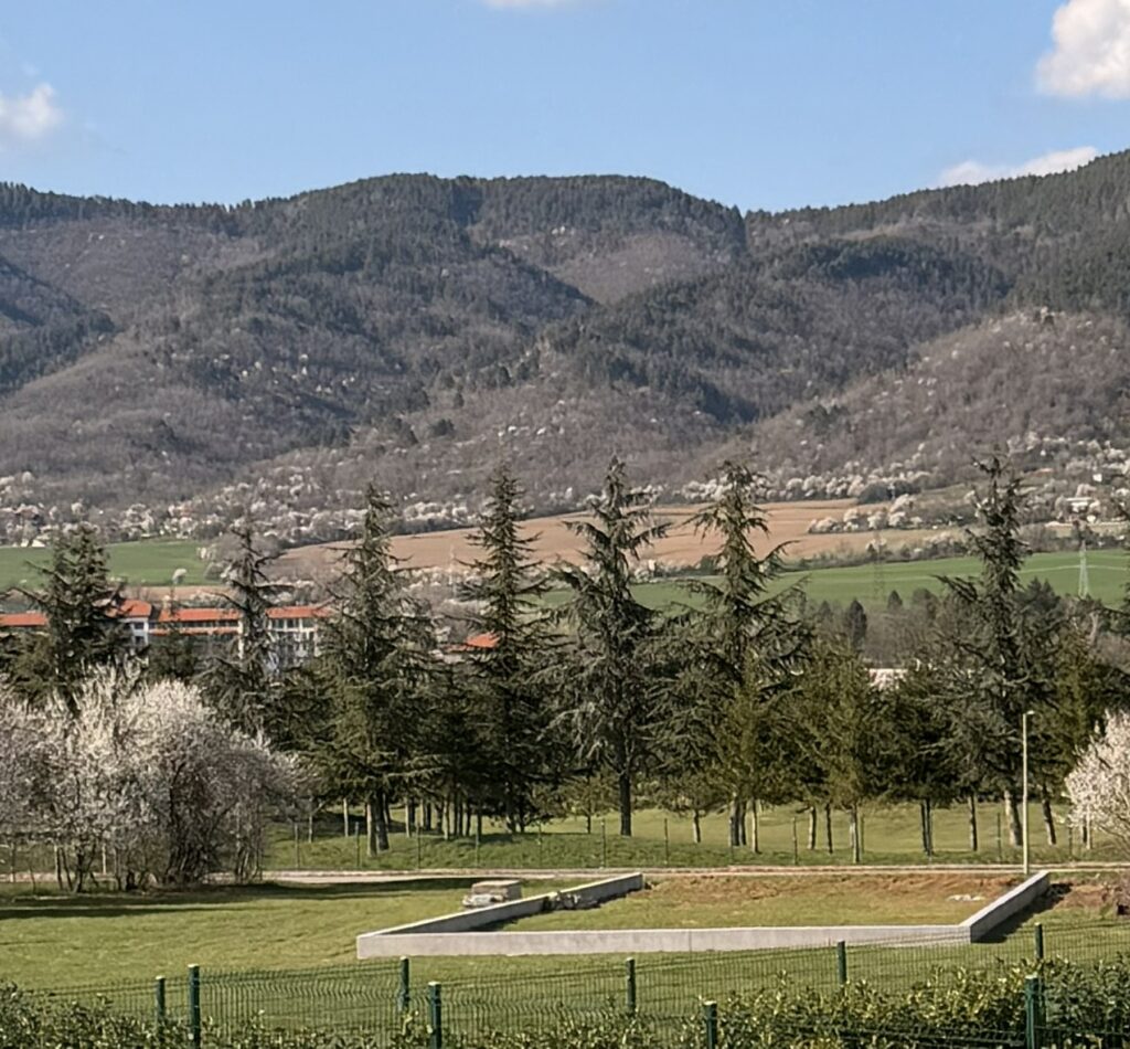 Продаваме парцел, обл. София, гр. Правец